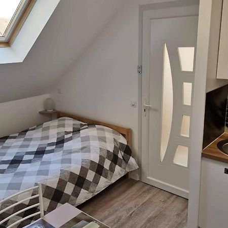 Studio Cosy Douillet Et Fonctionnel Apartamento Savigny-le-Temple Exterior foto