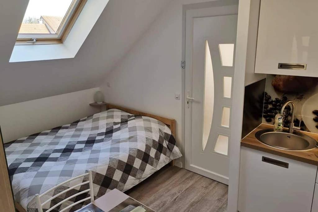 Studio Cosy Douillet Et Fonctionnel Apartamento Savigny-le-Temple Exterior foto