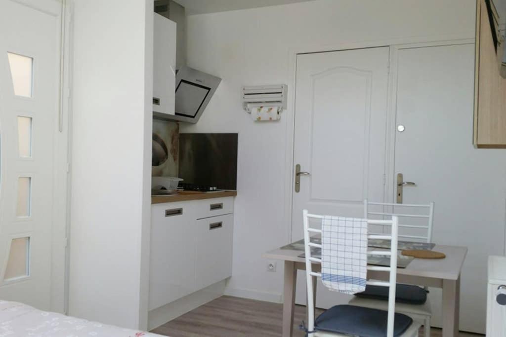Studio Cosy Douillet Et Fonctionnel Apartamento Savigny-le-Temple Exterior foto
