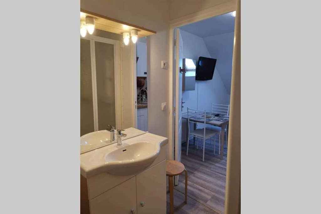 Studio Cosy Douillet Et Fonctionnel Apartamento Savigny-le-Temple Exterior foto
